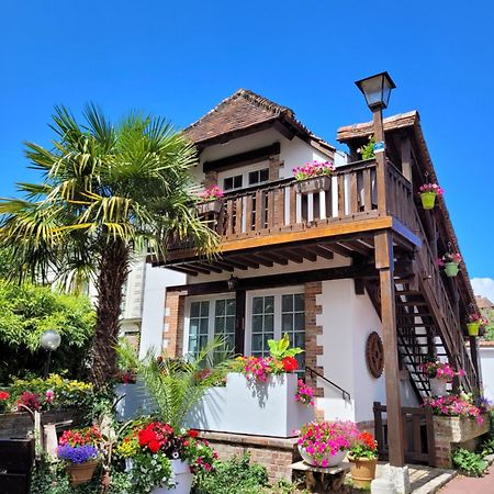 Gite Le Balcon Flaubert Forges-les-Eaux Kültér fotó
